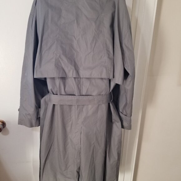 London Fog 44R Grey Trench Coat — Classic Mid-Length, Belted, Fully Lined - Picture 3 of 9